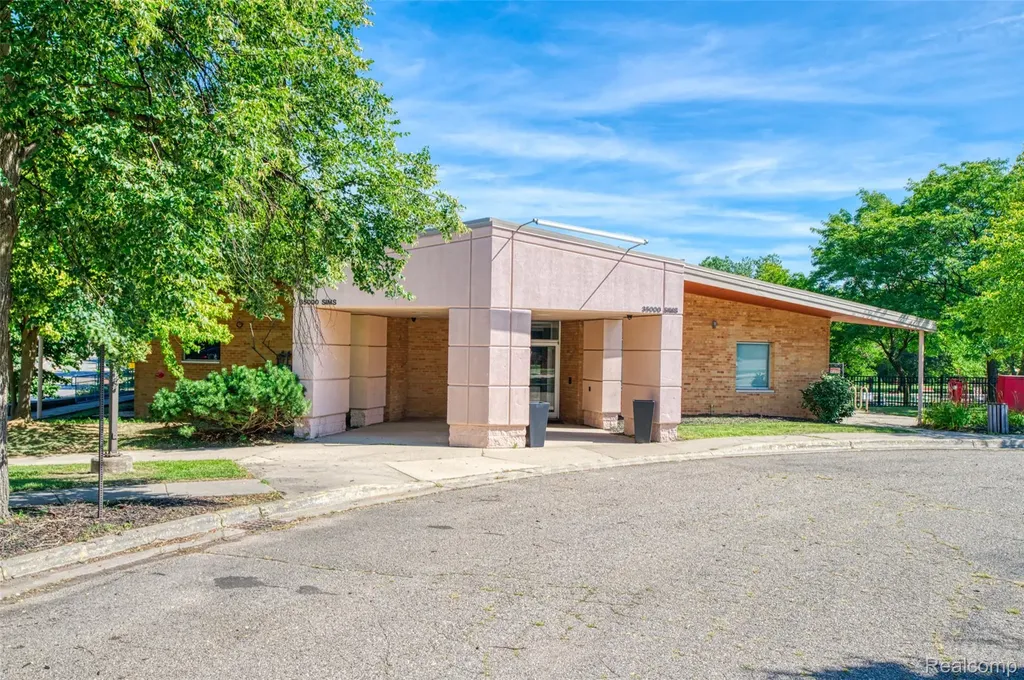 35000 Sims Street Wayne City MI 48184
