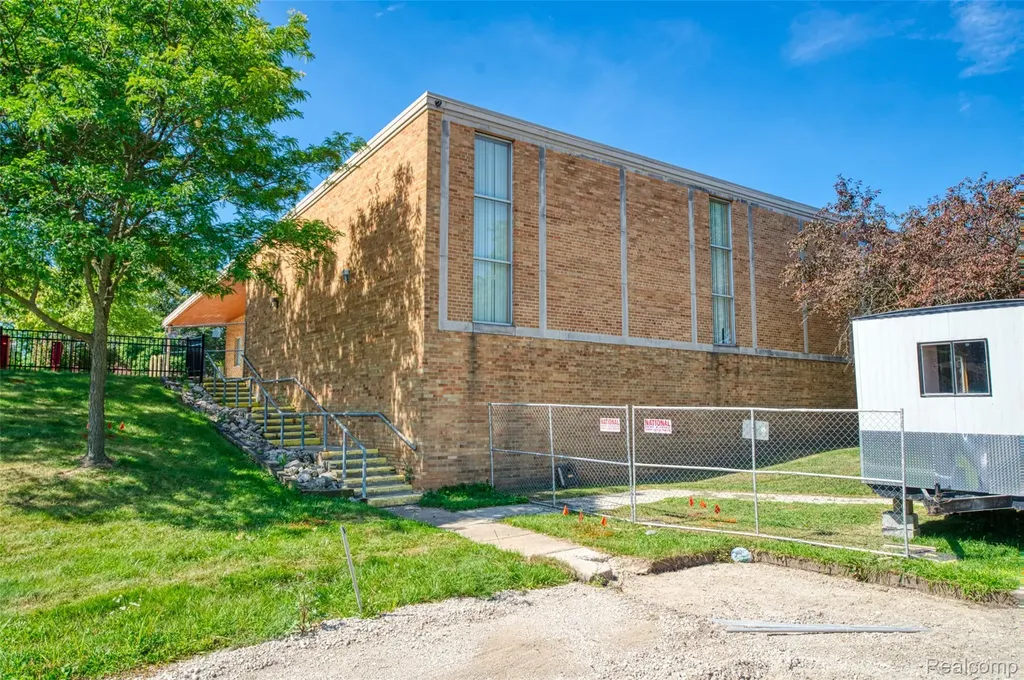 35000 Sims Street Wayne City MI 48184