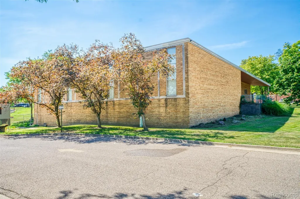 35000 Sims Street Wayne City MI 48184