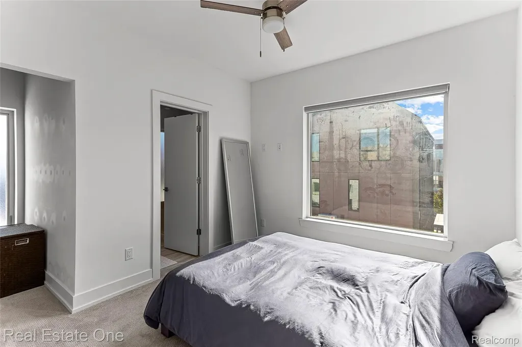 2837 Brush Detroit City MI 48322