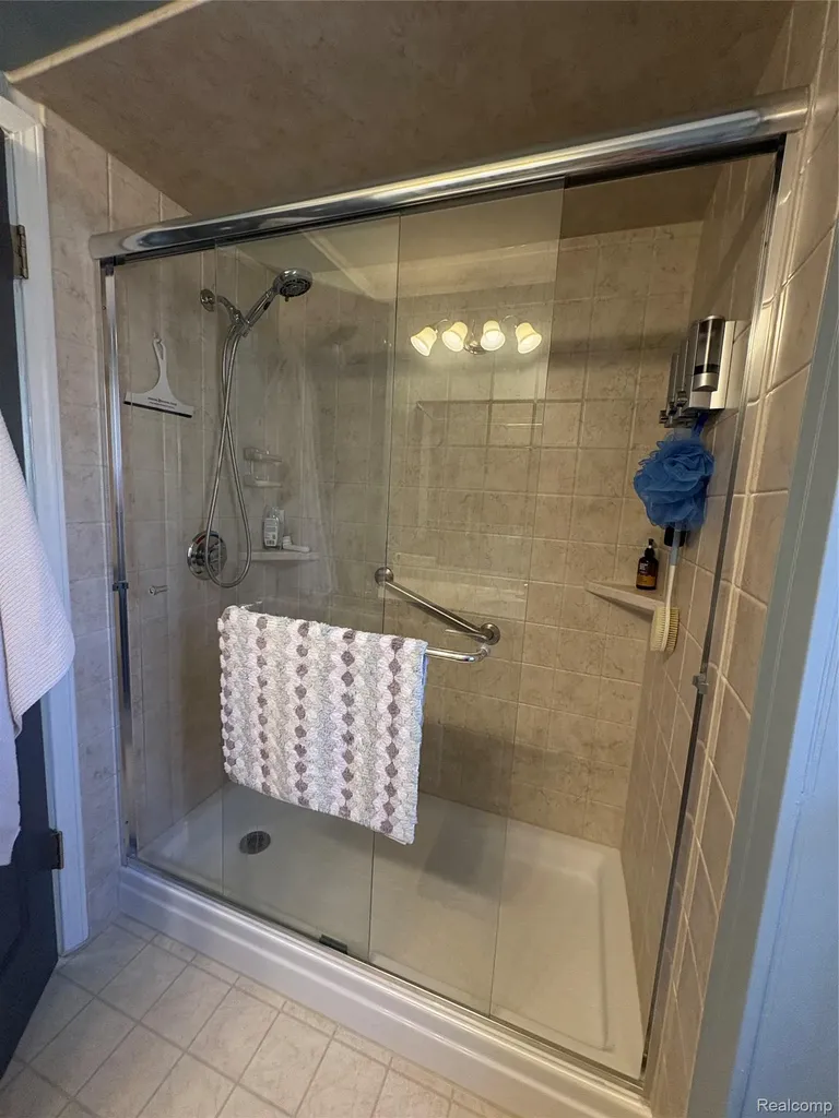 1030 Larson Court Rochester Hills City MI 48307
