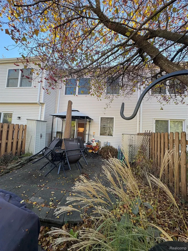 1030 Larson Court Rochester Hills City MI 48307