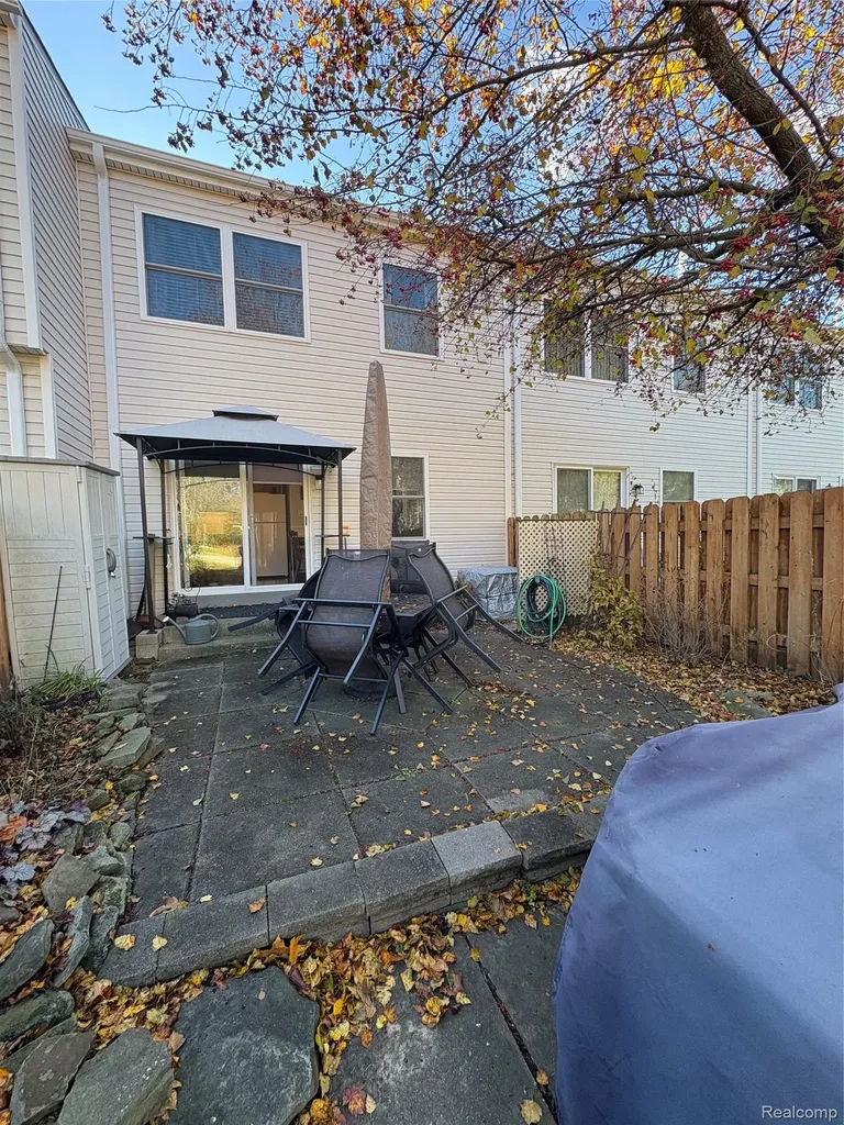 1030 Larson Court Rochester Hills City MI 48307