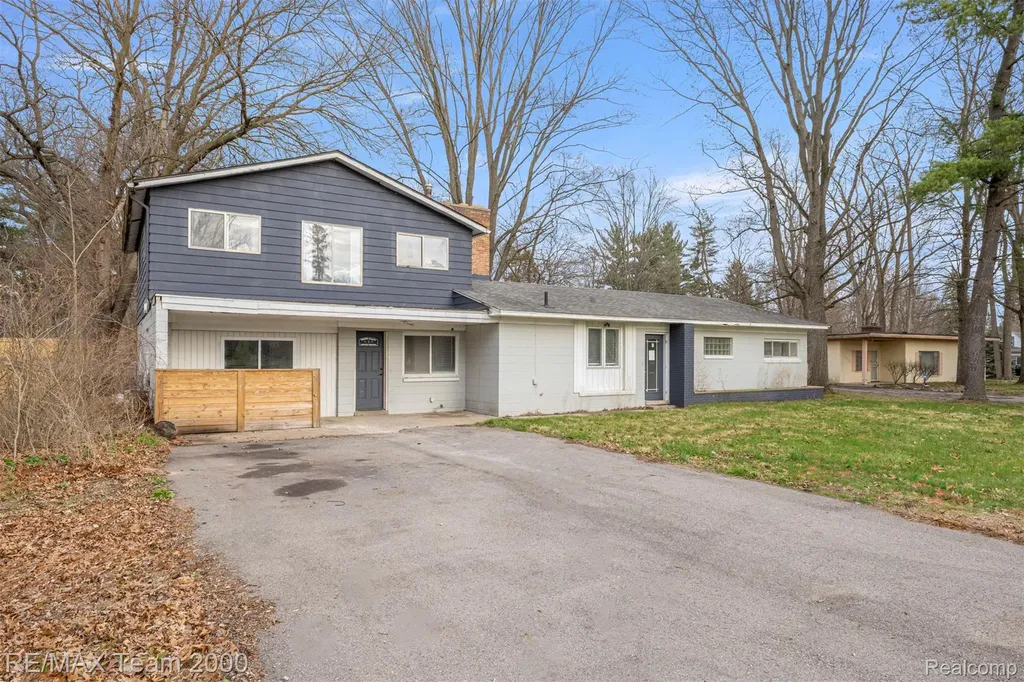 22164 Berg Road Southfield City MI 48033