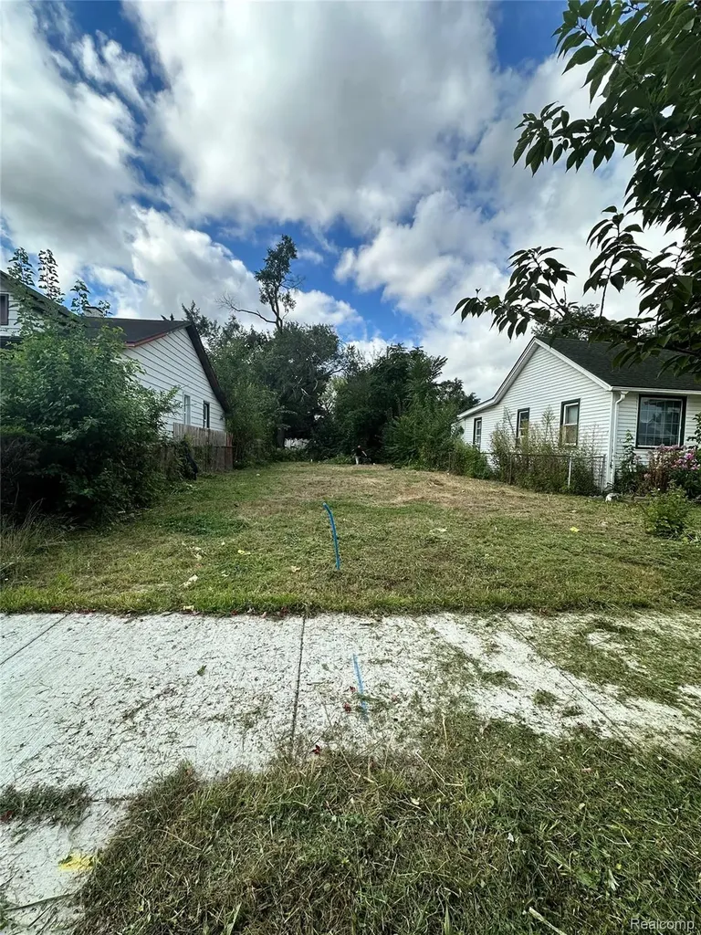 2105 Morris Avenue Lincoln Park City MI 48146