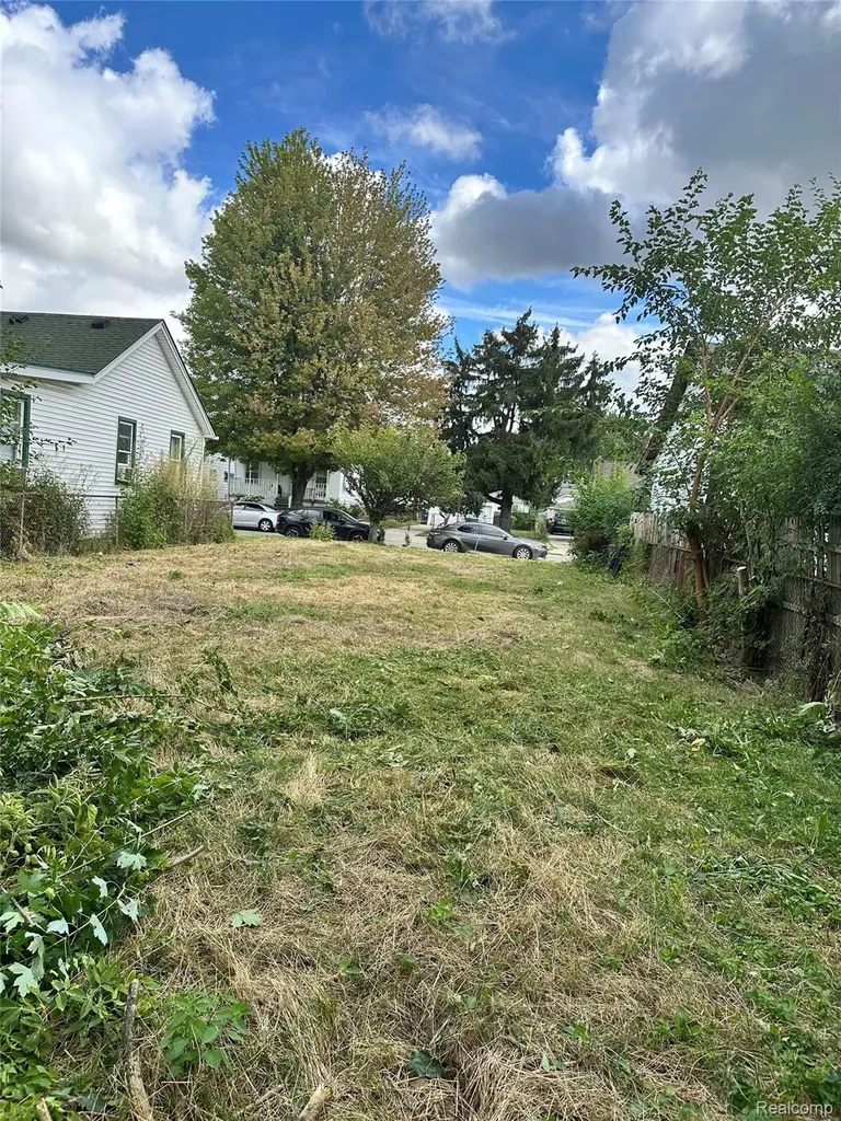 2105 Morris Avenue Lincoln Park City MI 48146