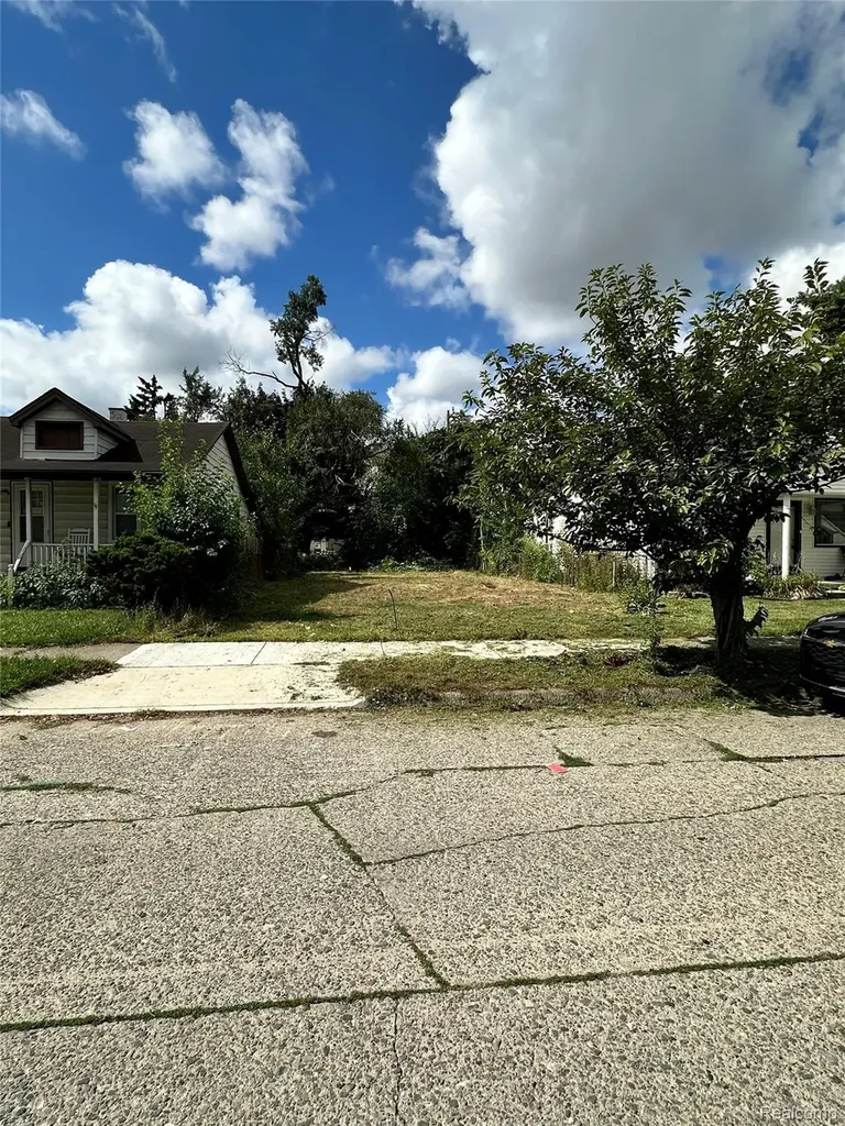 2105 Morris Avenue Lincoln Park City MI 48146