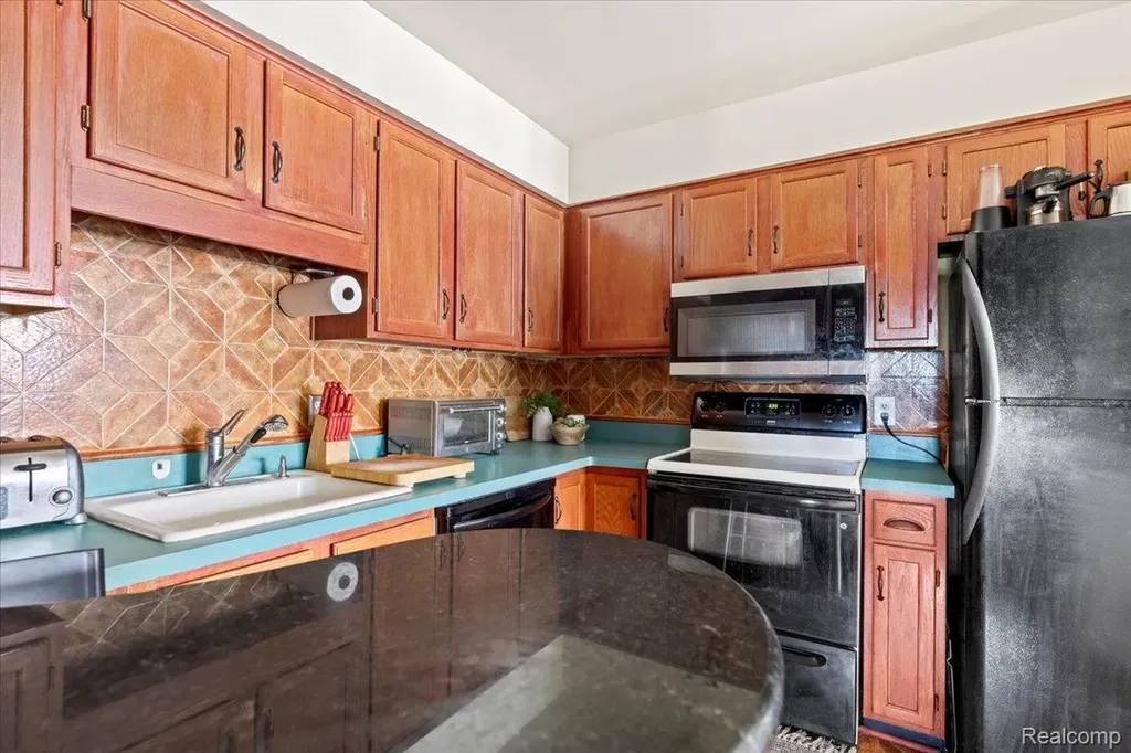 440 Baldwin Avenue Rochester City MI 48307