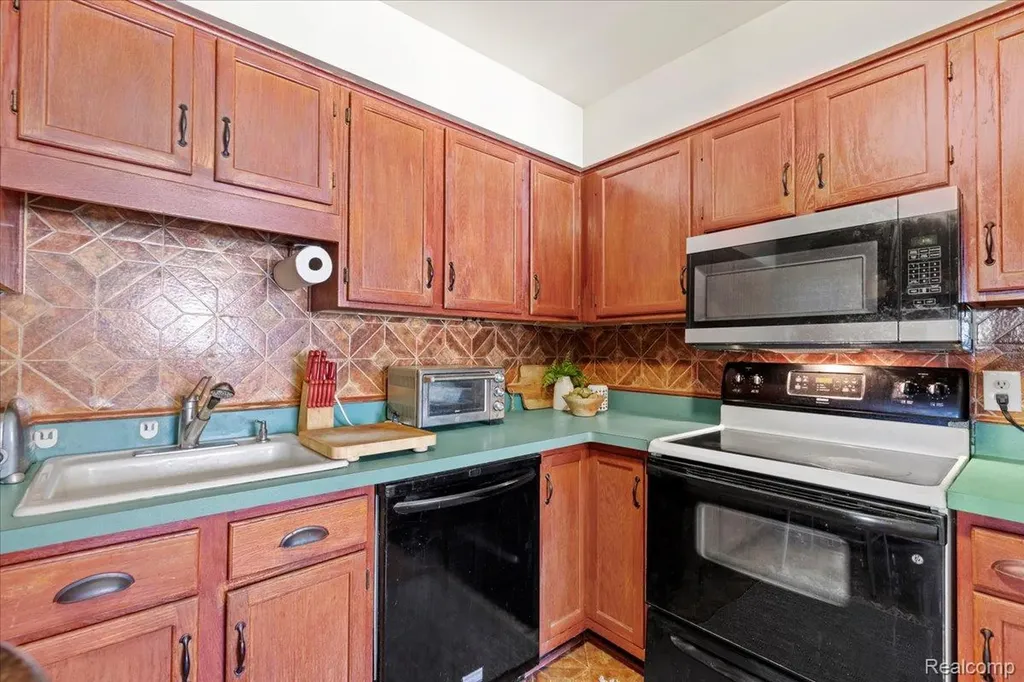440 Baldwin Avenue Rochester City MI 48307