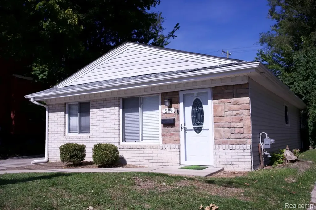 1205 E 14 Mile Road Birmingham City MI 48009