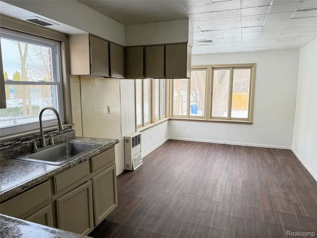 16572 Snowden Street Detroit City MI 48235