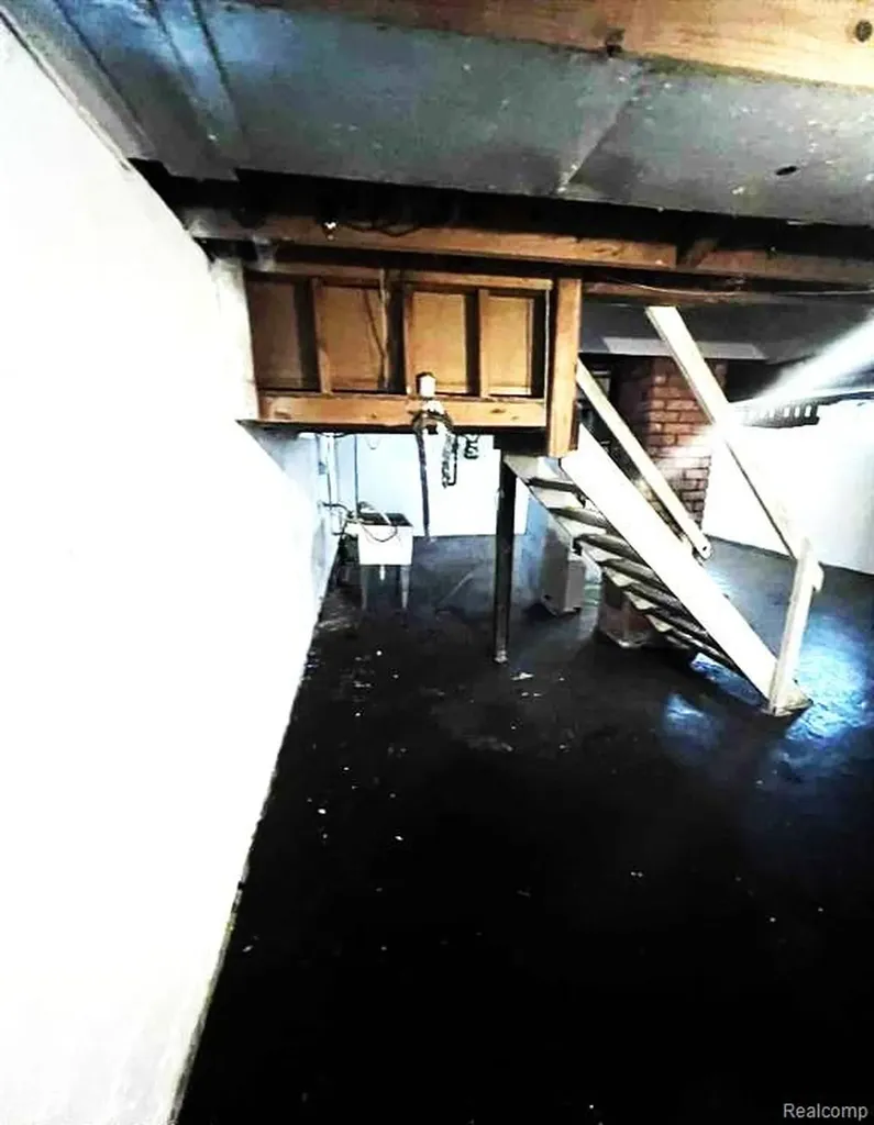 8850 Farmbrook Street Detroit City MI 48224