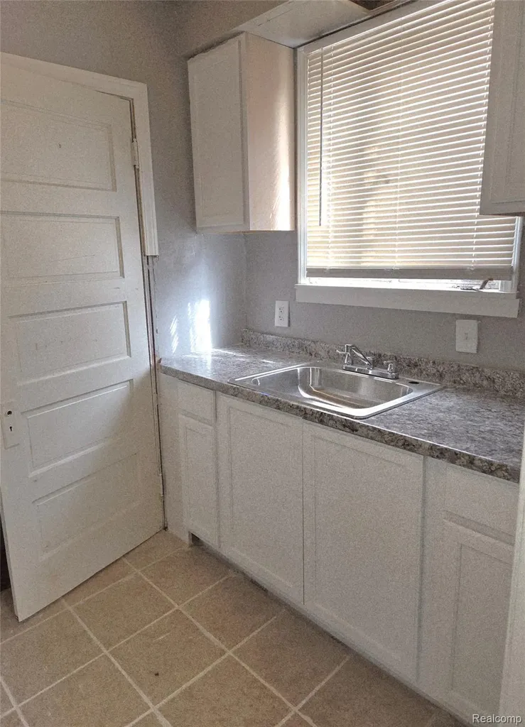 8850 Farmbrook Street Detroit City MI 48224