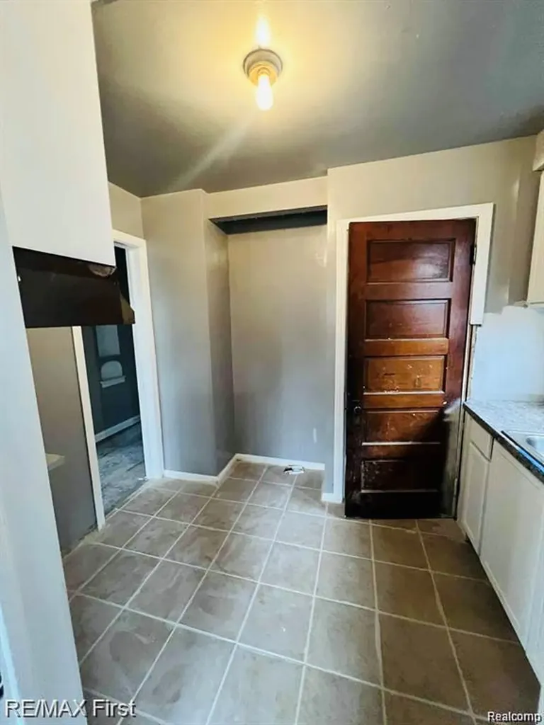 8850 Farmbrook Street Detroit City MI 48224