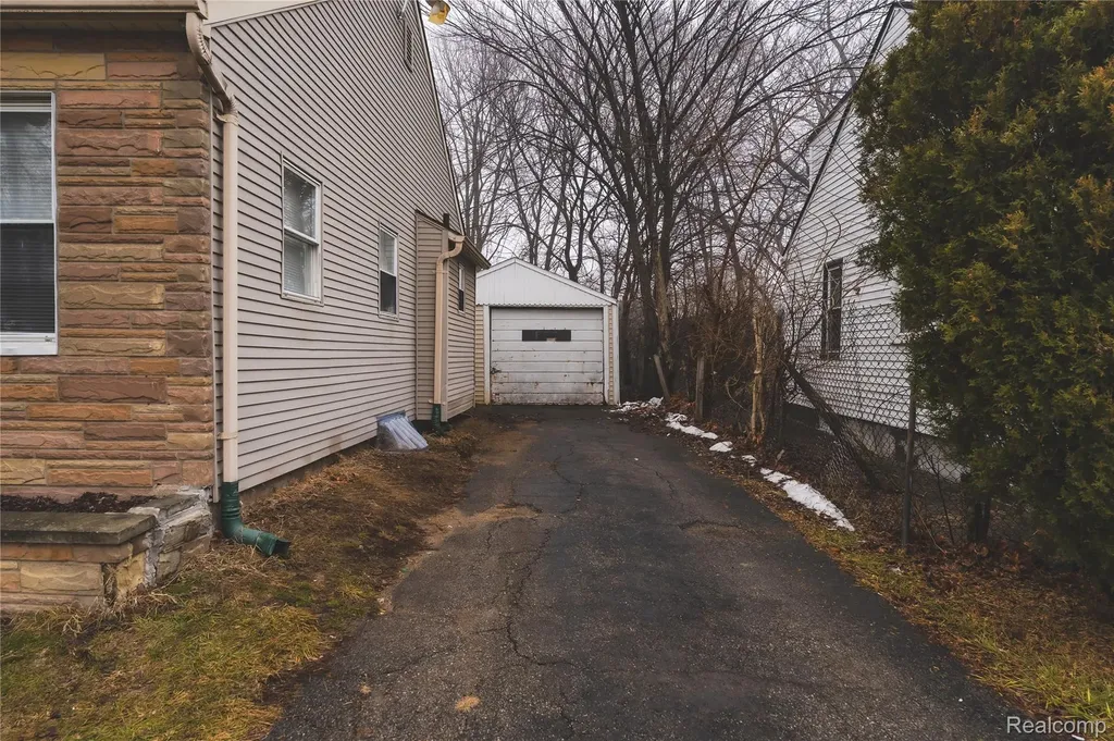 177 S Marshall Street Pontiac City MI 48342