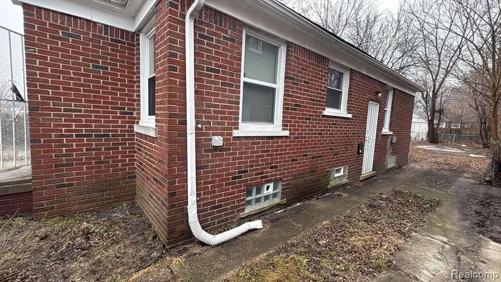 15410 Fairmount Drive Detroit City MI 48205