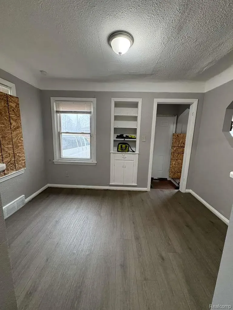 15410 Fairmount Drive Detroit City MI 48205
