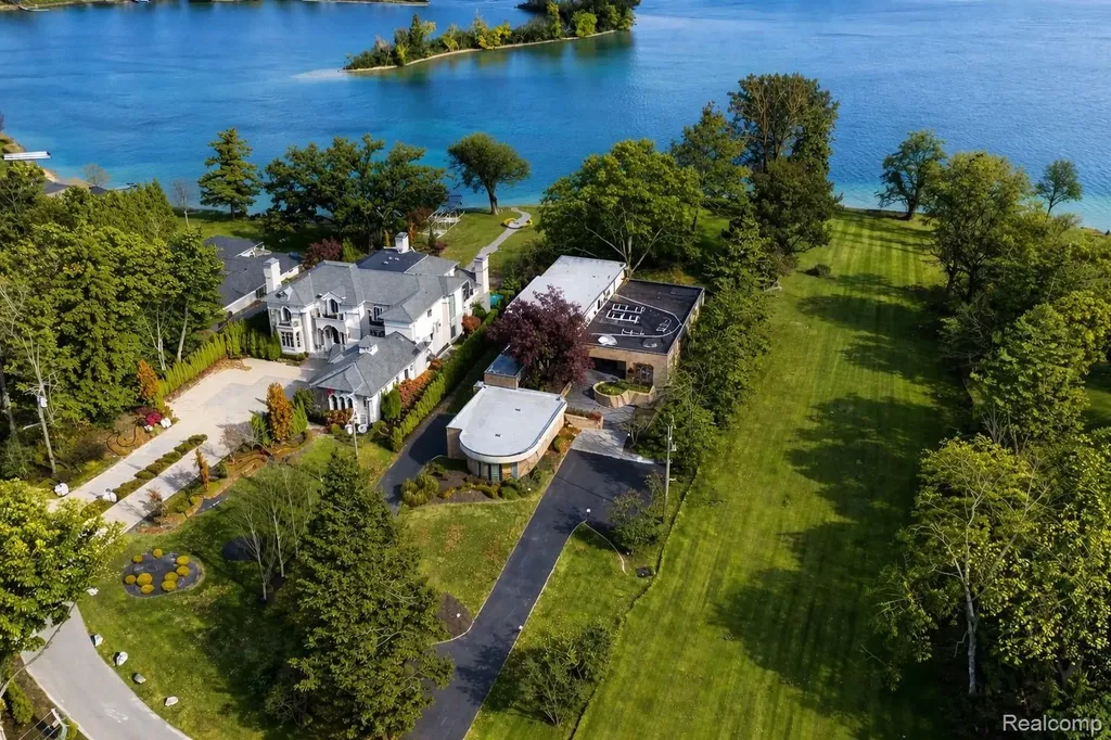 3317 W Shore Drive Orchard Lake Village City MI 48324