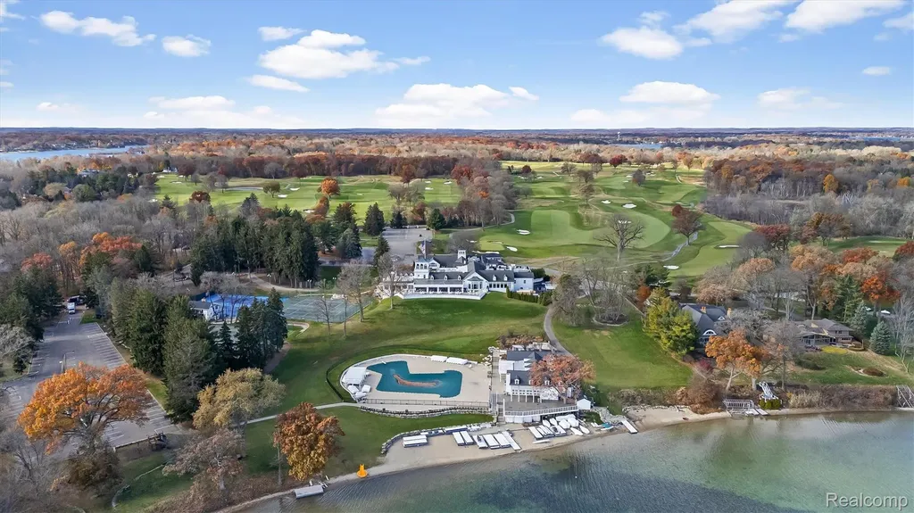 3317 W Shore Drive Orchard Lake Village City MI 48324