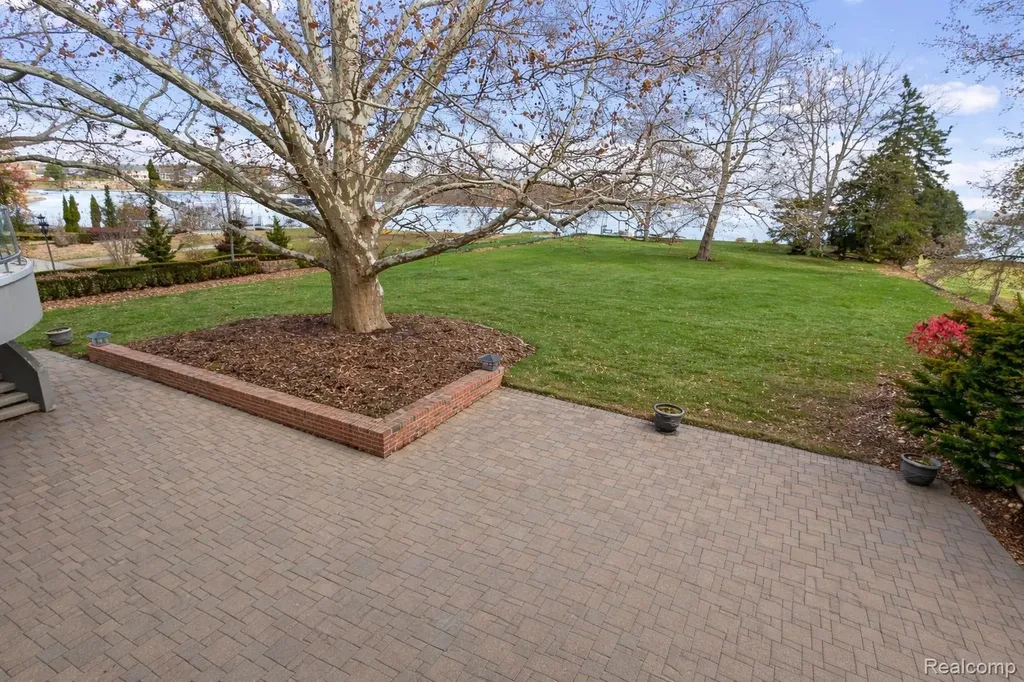 3317 W Shore Drive Orchard Lake Village City MI 48324