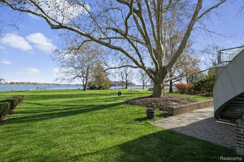 3317 W Shore Drive Orchard Lake Village City MI 48324