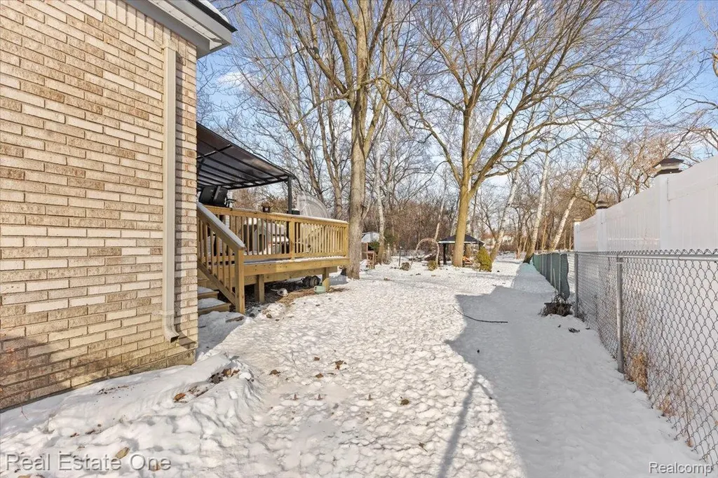 2931 Wisconsin Road Troy City MI 48083