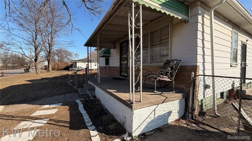 19728 Hoover Street Detroit City MI 48205