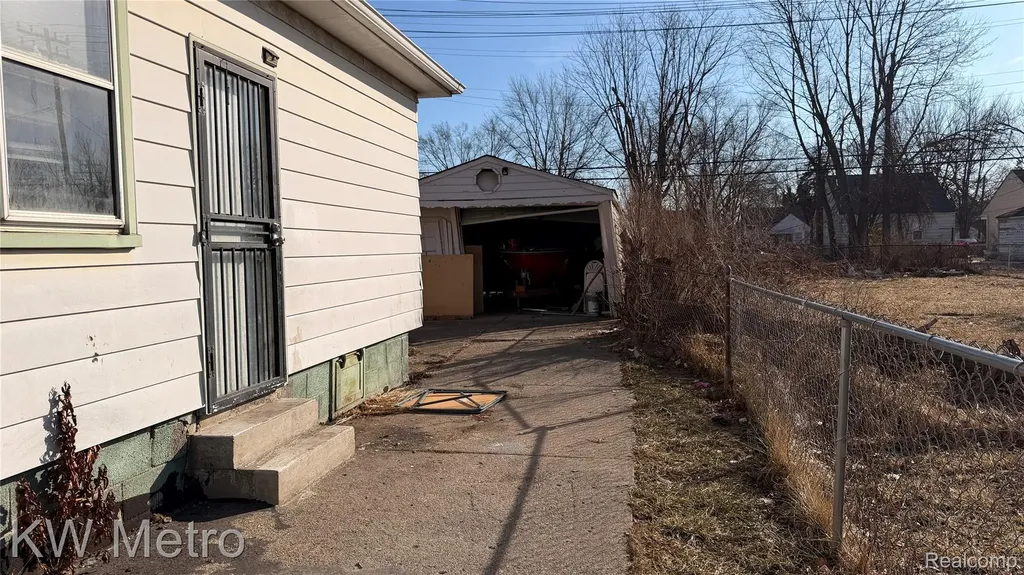 19728 Hoover Street Detroit City MI 48205