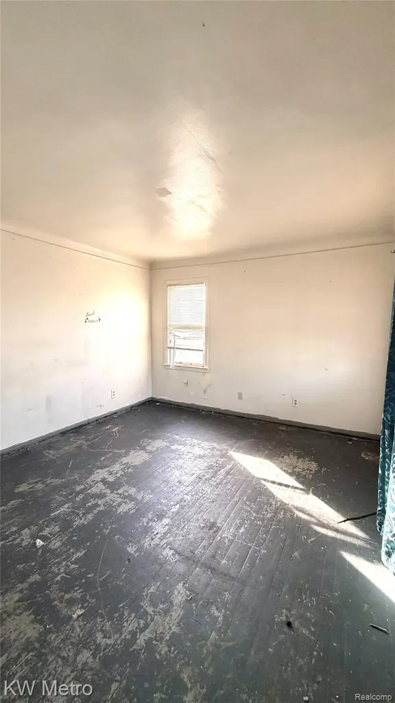 19728 Hoover Street Detroit City MI 48205