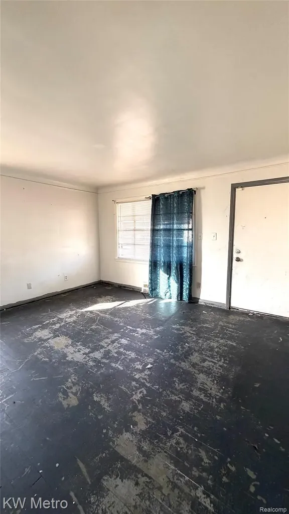 19728 Hoover Street Detroit City MI 48205