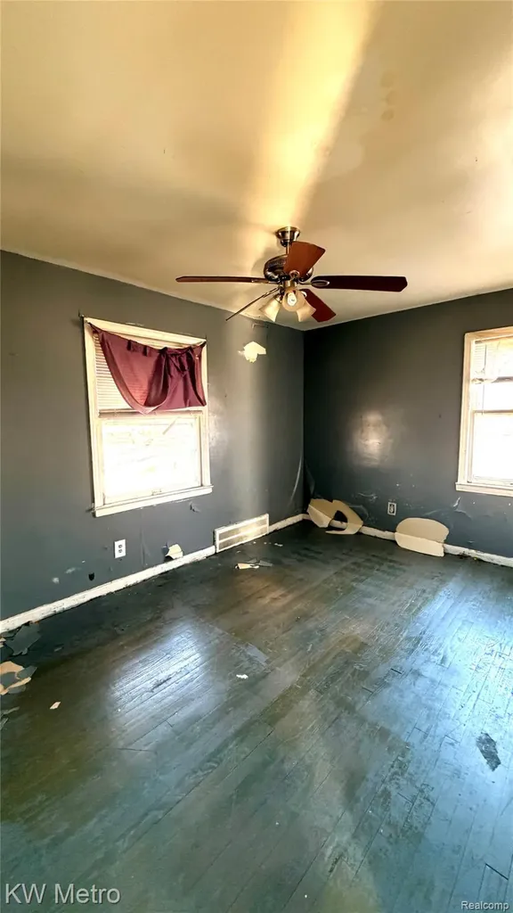 19728 Hoover Street Detroit City MI 48205