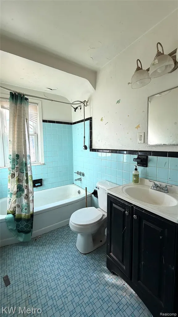 19728 Hoover Street Detroit City MI 48205