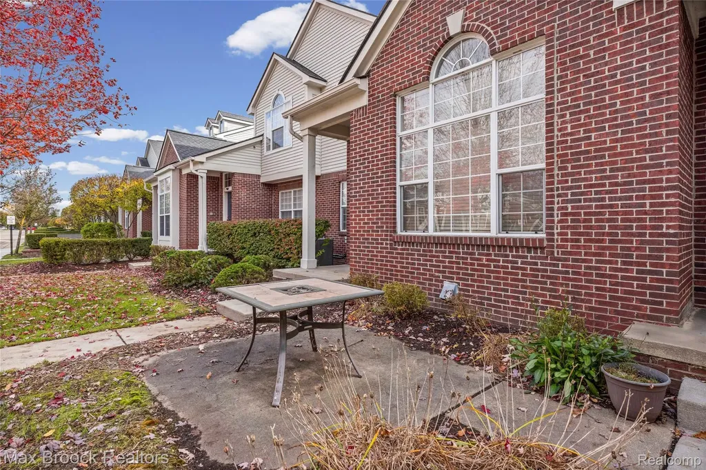 19105 Alexa Drive Walled Lake City MI 48390