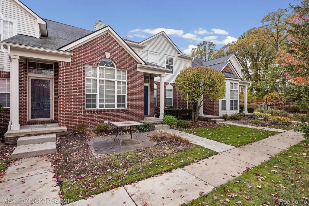 19105 Alexa Drive Walled Lake City MI 48390