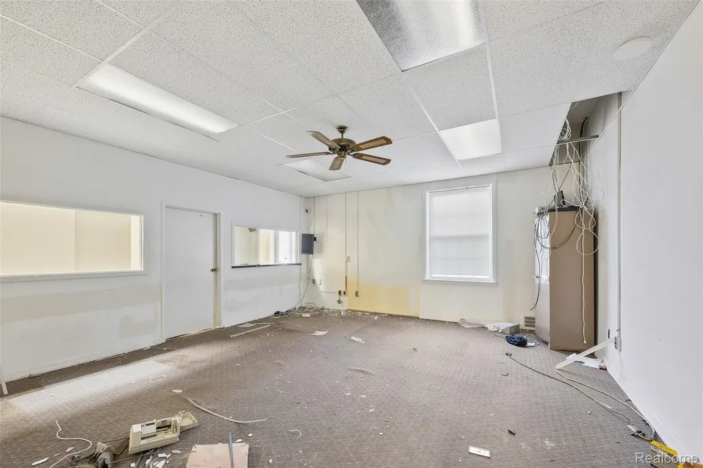 16625 Grand River Avenue Detroit City MI 48227