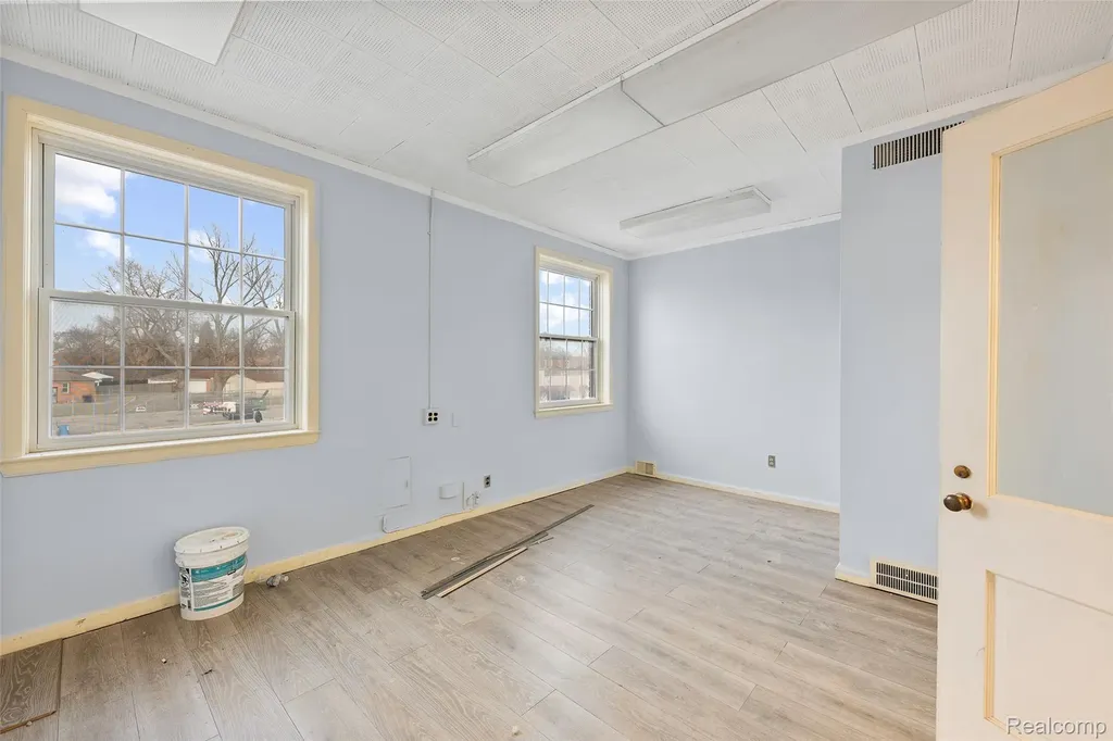 16625 Grand River Avenue Detroit City MI 48227