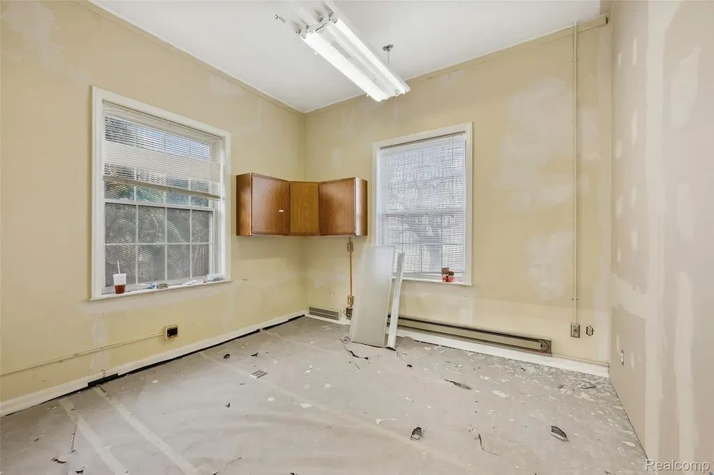 16625 Grand River Avenue Detroit City MI 48227