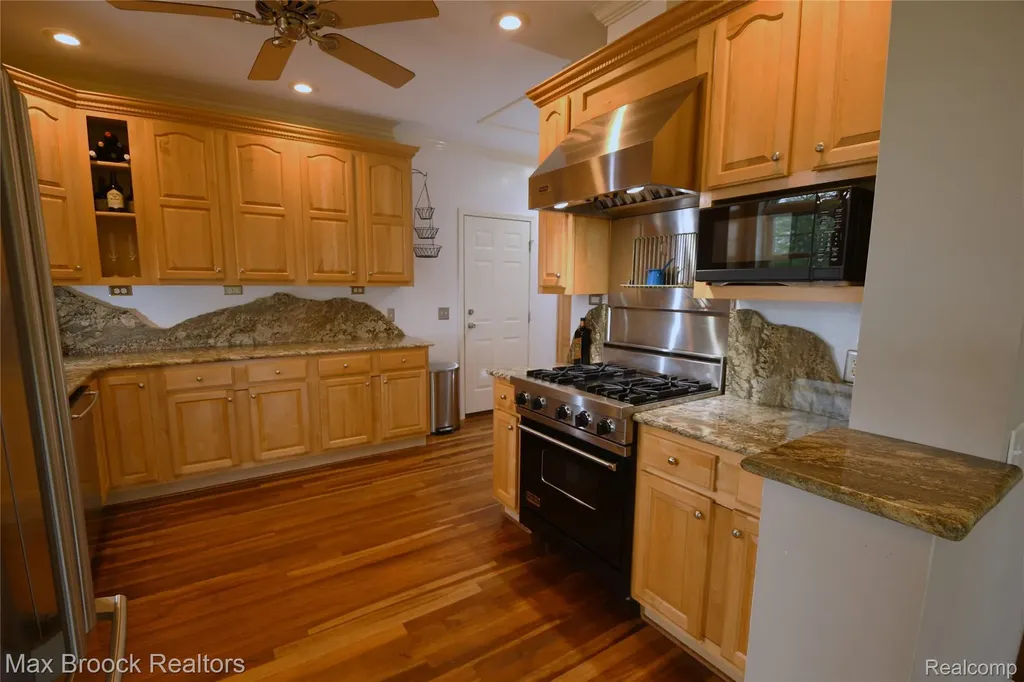 58282 Savage Road Newberg Township MI 49095