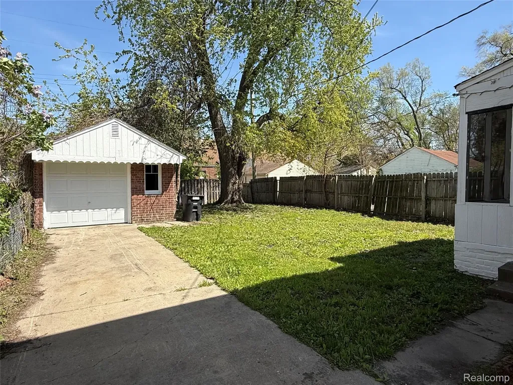 18684 Murray Hill Street Detroit City MI 48235