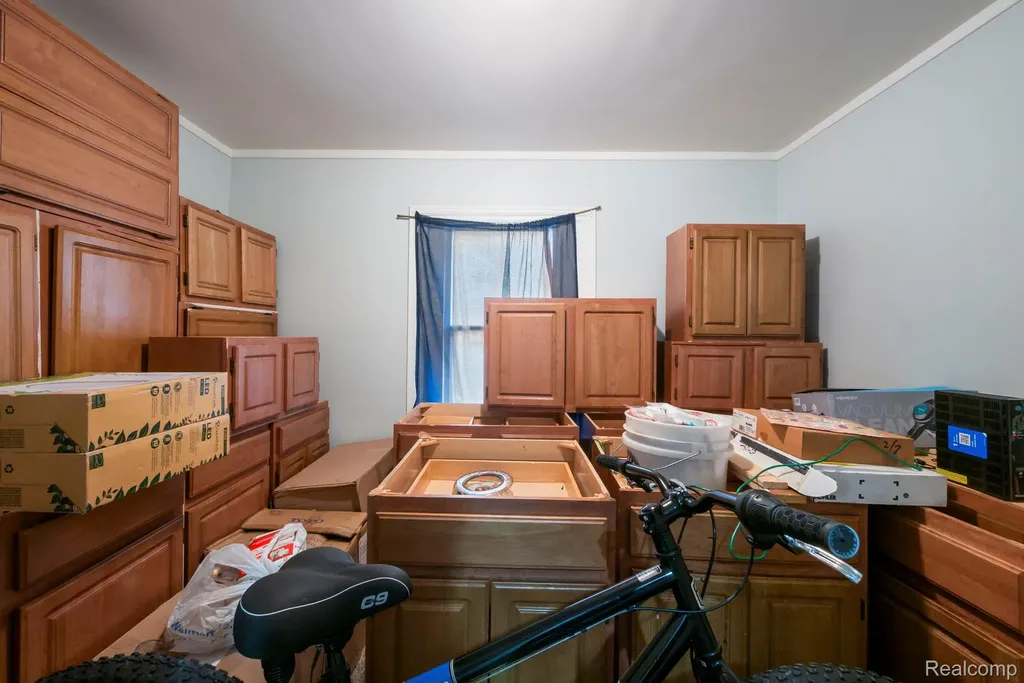 7739 Rosedale Boulevard Allen Park City MI 48101
