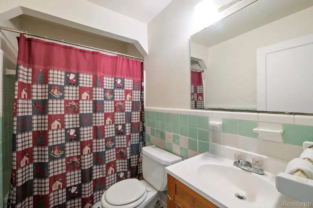 7739 Rosedale Boulevard Allen Park City MI 48101
