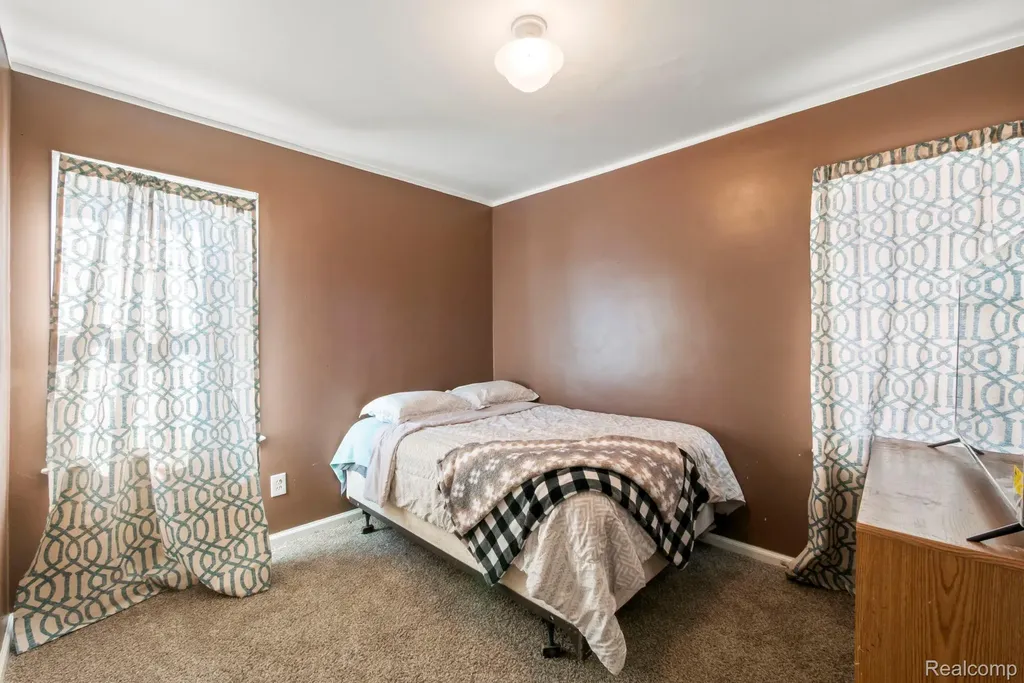 7739 Rosedale Boulevard Allen Park City MI 48101