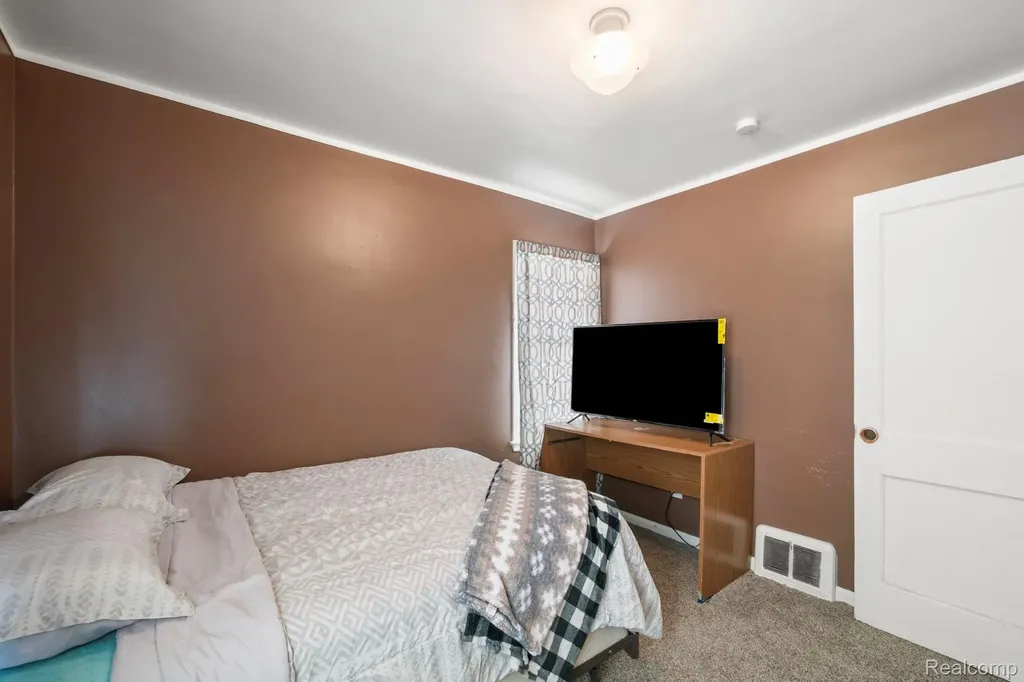 7739 Rosedale Boulevard Allen Park City MI 48101