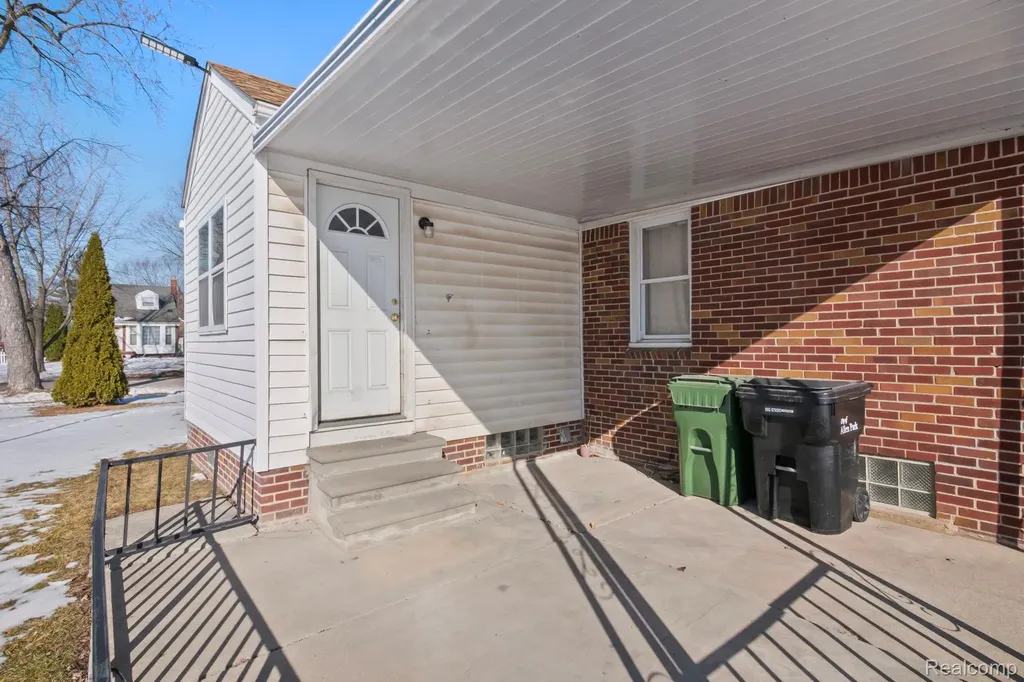 7739 Rosedale Boulevard Allen Park City MI 48101