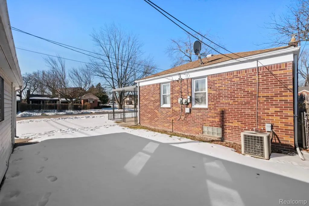 7739 Rosedale Boulevard Allen Park City MI 48101