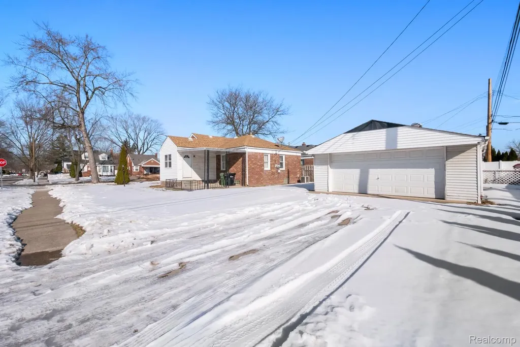 7739 Rosedale Boulevard Allen Park City MI 48101