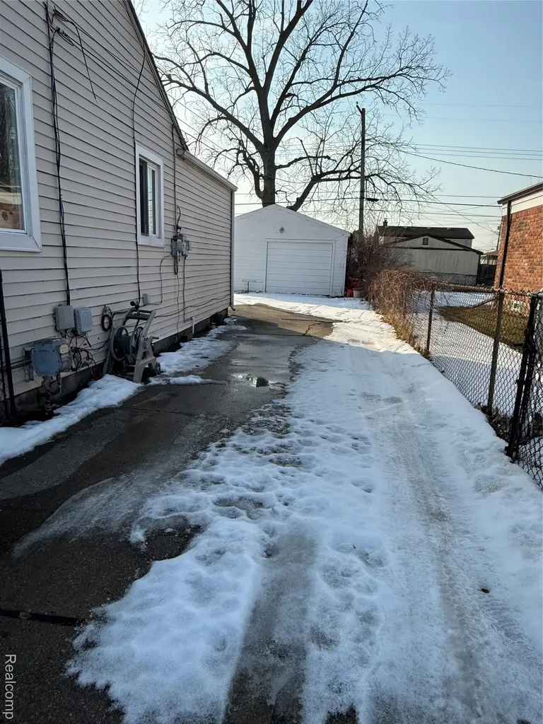 30509 Townley Street Madison Heights City MI 48071