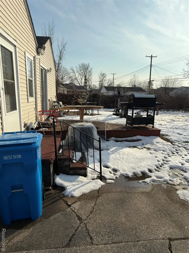 30509 Townley Street Madison Heights City MI 48071