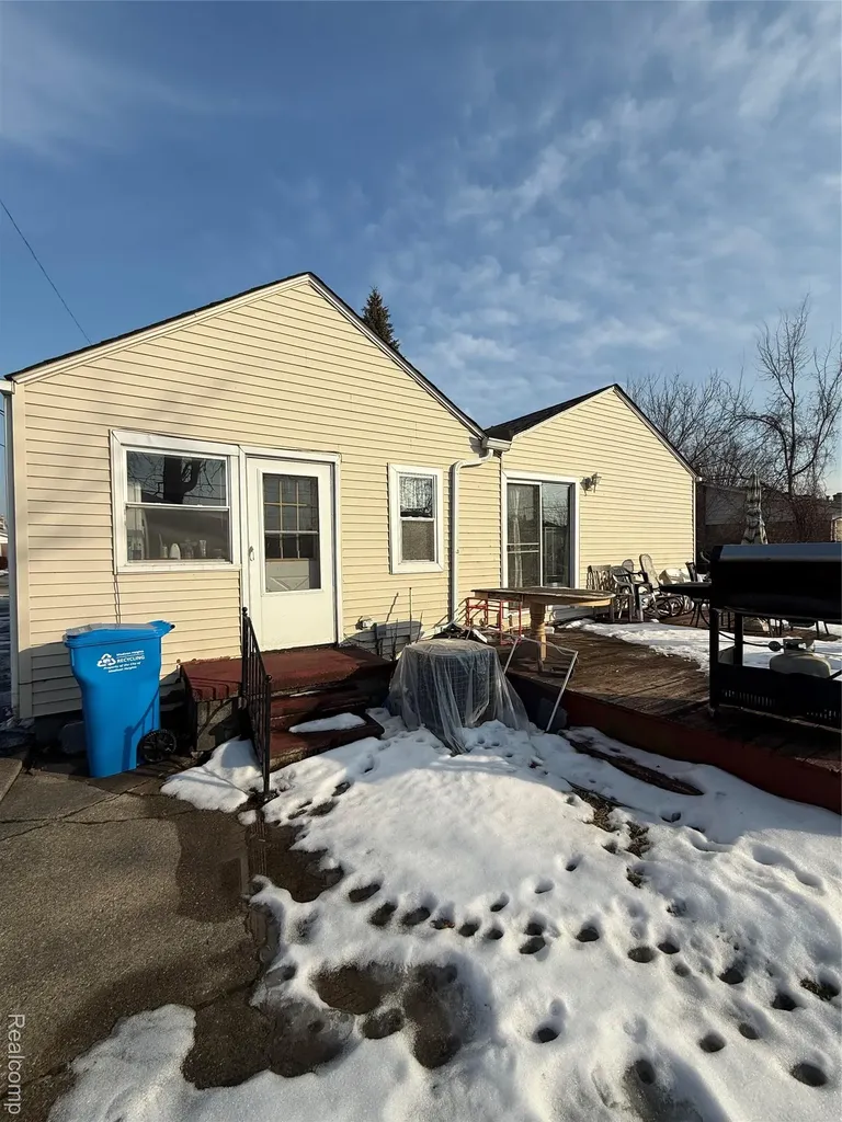 30509 Townley Street Madison Heights City MI 48071