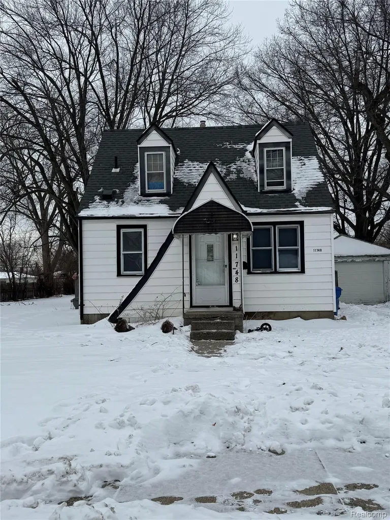 11748 Carney Street Warren City MI 48089